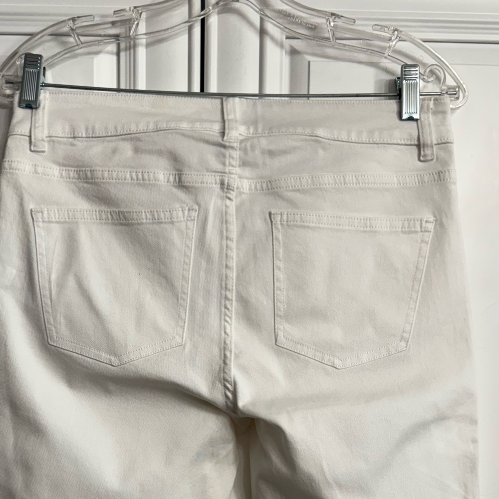 NWOT Chaps Women’s Size 8 White Denim 5 Pocket Bermuda Cuffed Shorts Knee Length - Picture 8 of 12